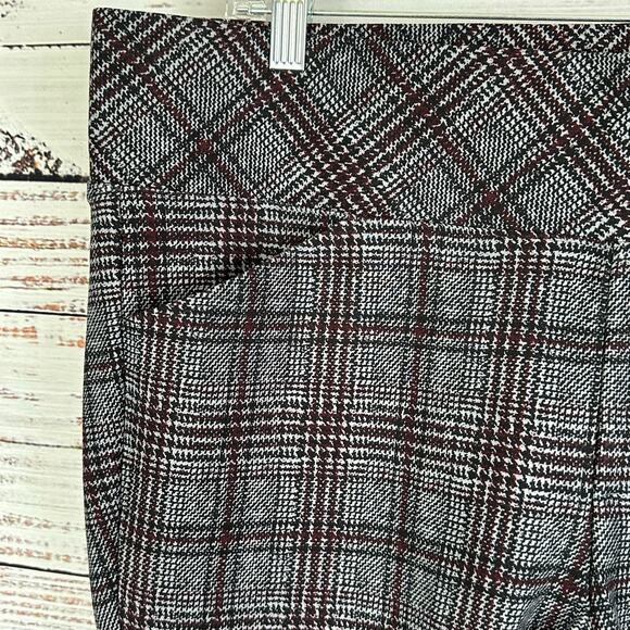 Women's EUC TORRID Pixie Ankle Pants Pull On Black Gray Plaid Career Casual 2X - Picture 3 of 7